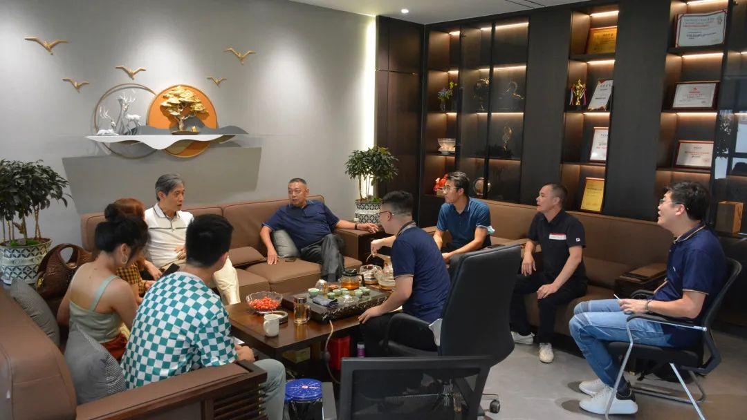 微水泥新品廣受關注，吸引中國建築衛生陶瓷協會宮秘書長前來參觀考察！